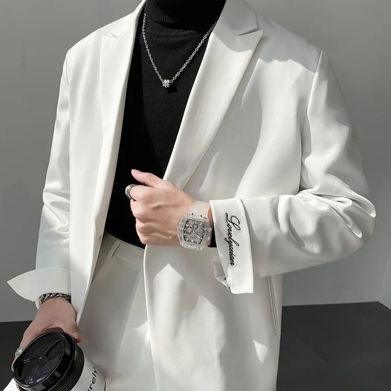 طقم بدلة رجالية كاجوال خفيفة الوزن كورية عصرية وسيم مطرزة على طراز الشارع سترة خارجية ذات ملمس راقي