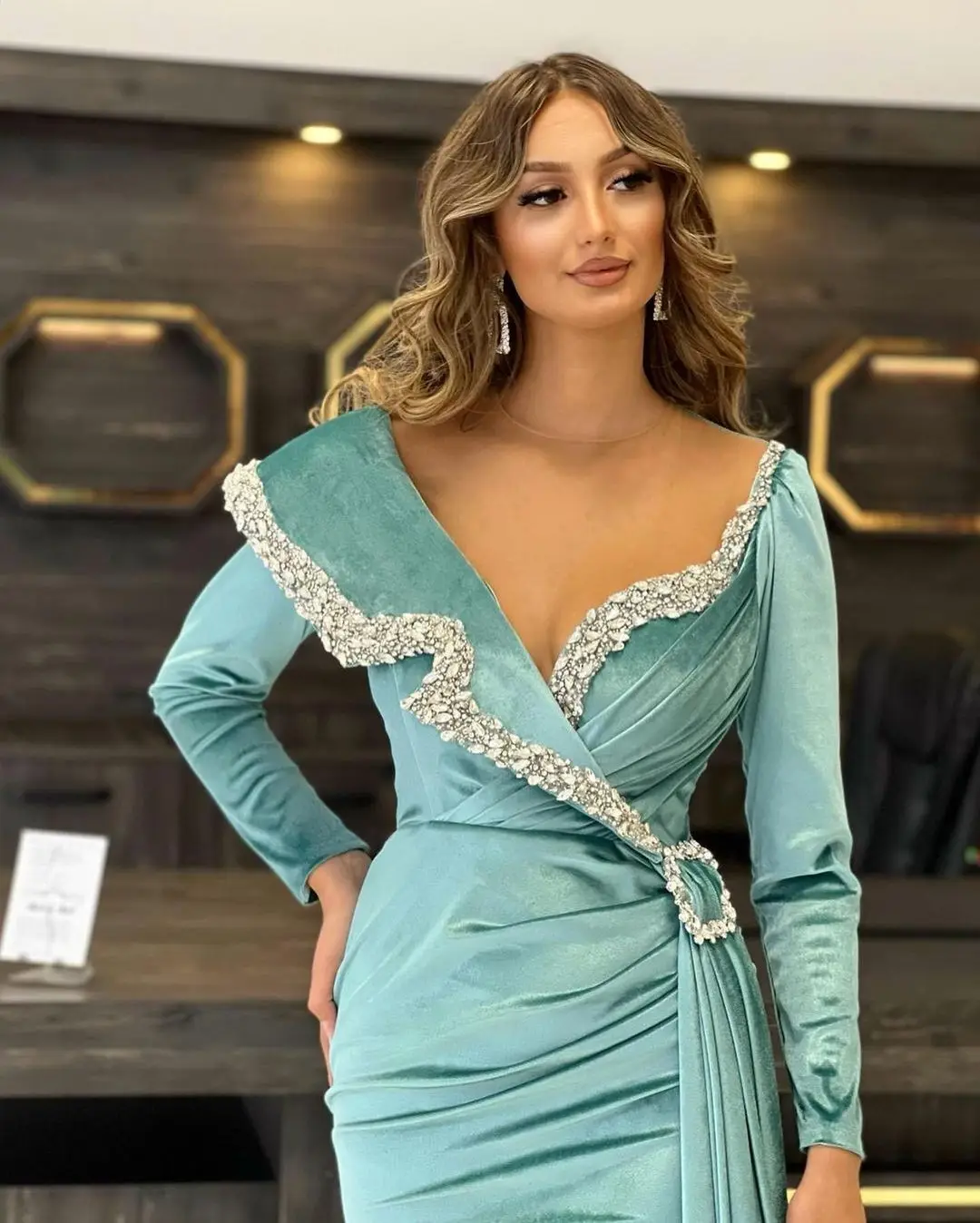 Graceful Sheer Neck Jewel Abendkleider Kristalle Falten Langen Ärmeln Meerjungfrau Afrikanischen Stil Formale Prom Party Kleider 2023 Benutzerdefinierte