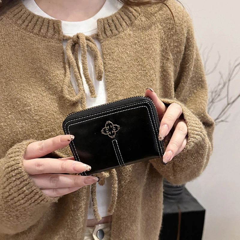 

Stylish Female Wallet, Multifunctional Light Luxury Brand with Durable Construction and Compact Storage