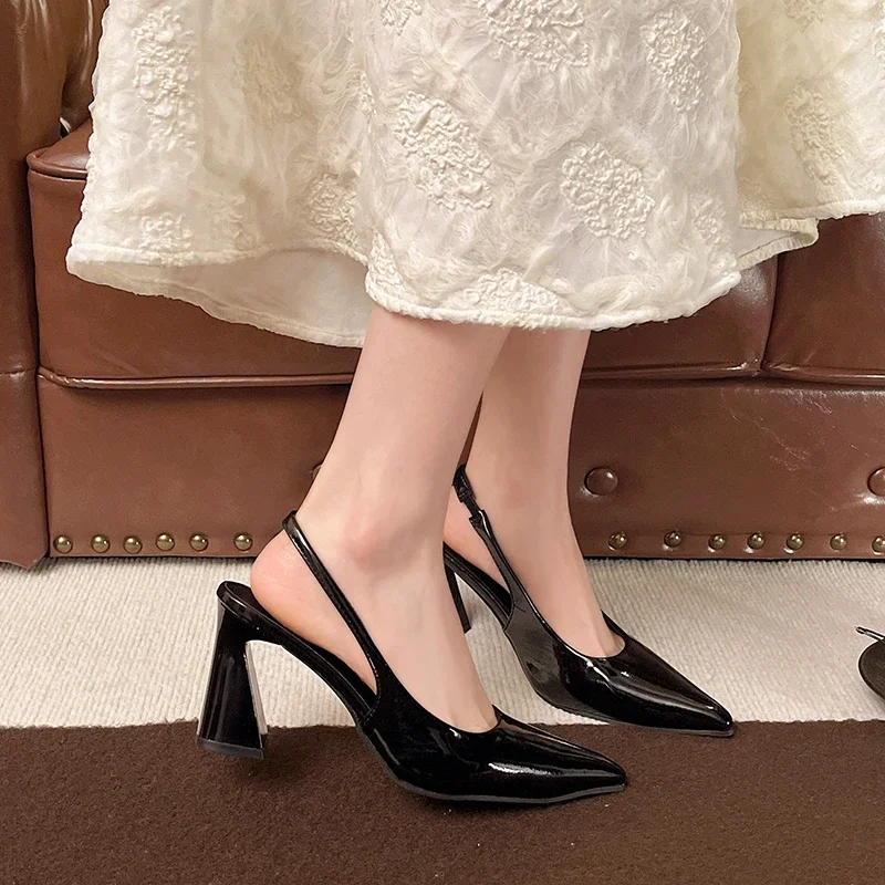 

Новые женские летние сандалии на высоком каблуке с острым носком и пустым носком Baotou, универсальные босоножки на блочном каблуке с неглубоким носком и одним ремешком