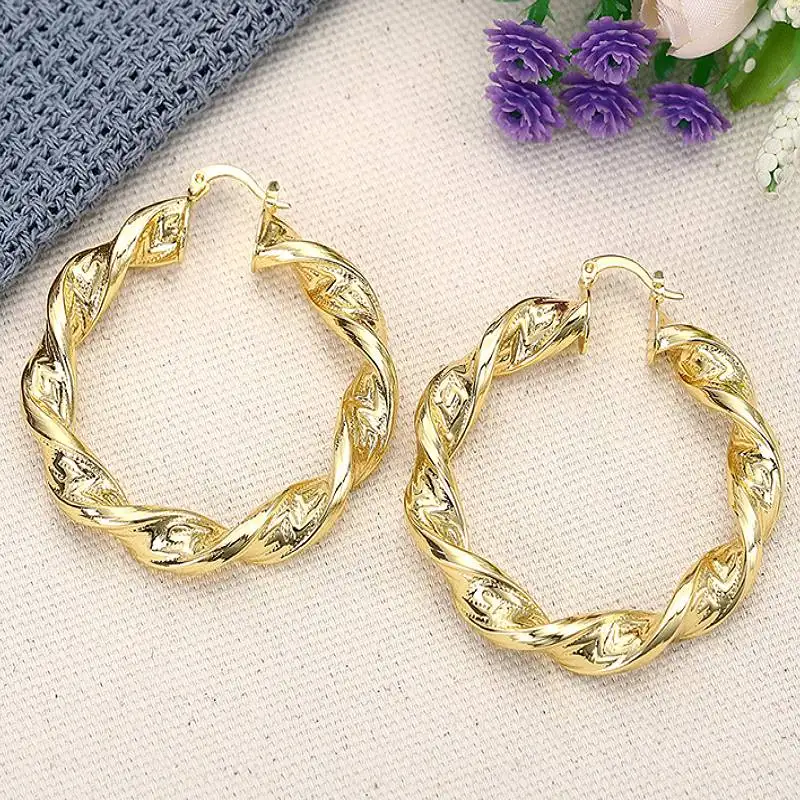 Huitan Matal Creolen für Damen, Alltag, Party, Hochzeit, Luxus-Accessoires, Goldfarbe, 3-Stil, Kreis-Design, Modeschmuck