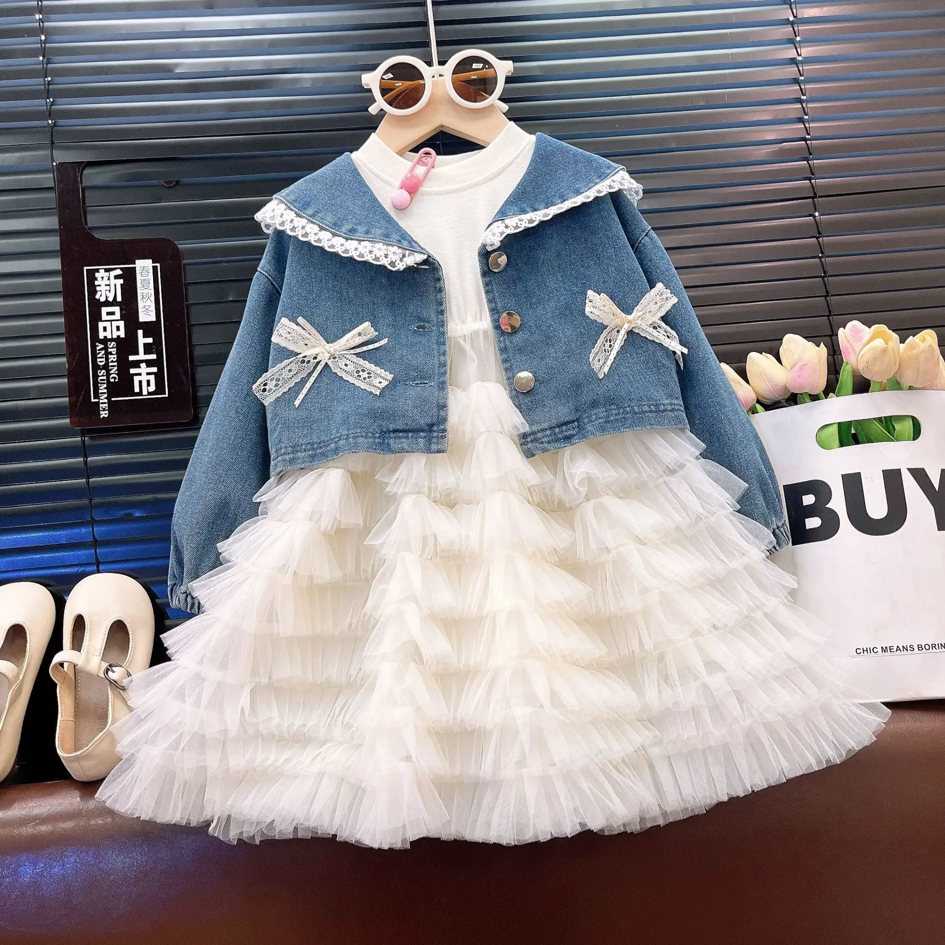 Mädchen-Tüllkleid mit Volants & Jeansjacke mit Schleife – 2-teiliges Prinzessinnen-Outfit mit Rüschendetails, Lässige Kinderkleidung für Mädchen – Detail 1