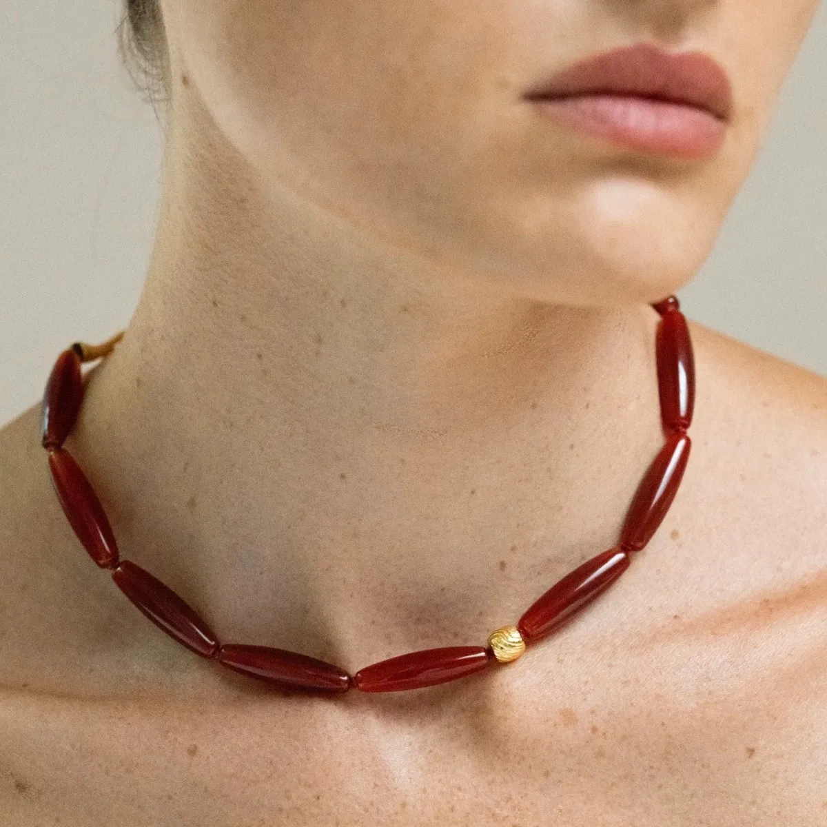 Autumn and Winter New Bottle Series Olive-shaped Red Agate Retro Hoop Earrings for Women High-end Simple Necklace