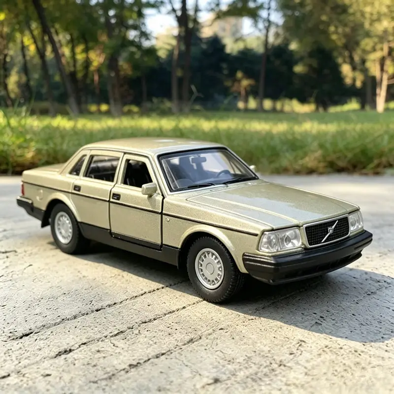WELLY 1:36 VOLVO 240 GL Sedan Alloy Classic Luxy Car Model Diecast Metal Retro Old Vehicles Car Model Simulation Collection Gift