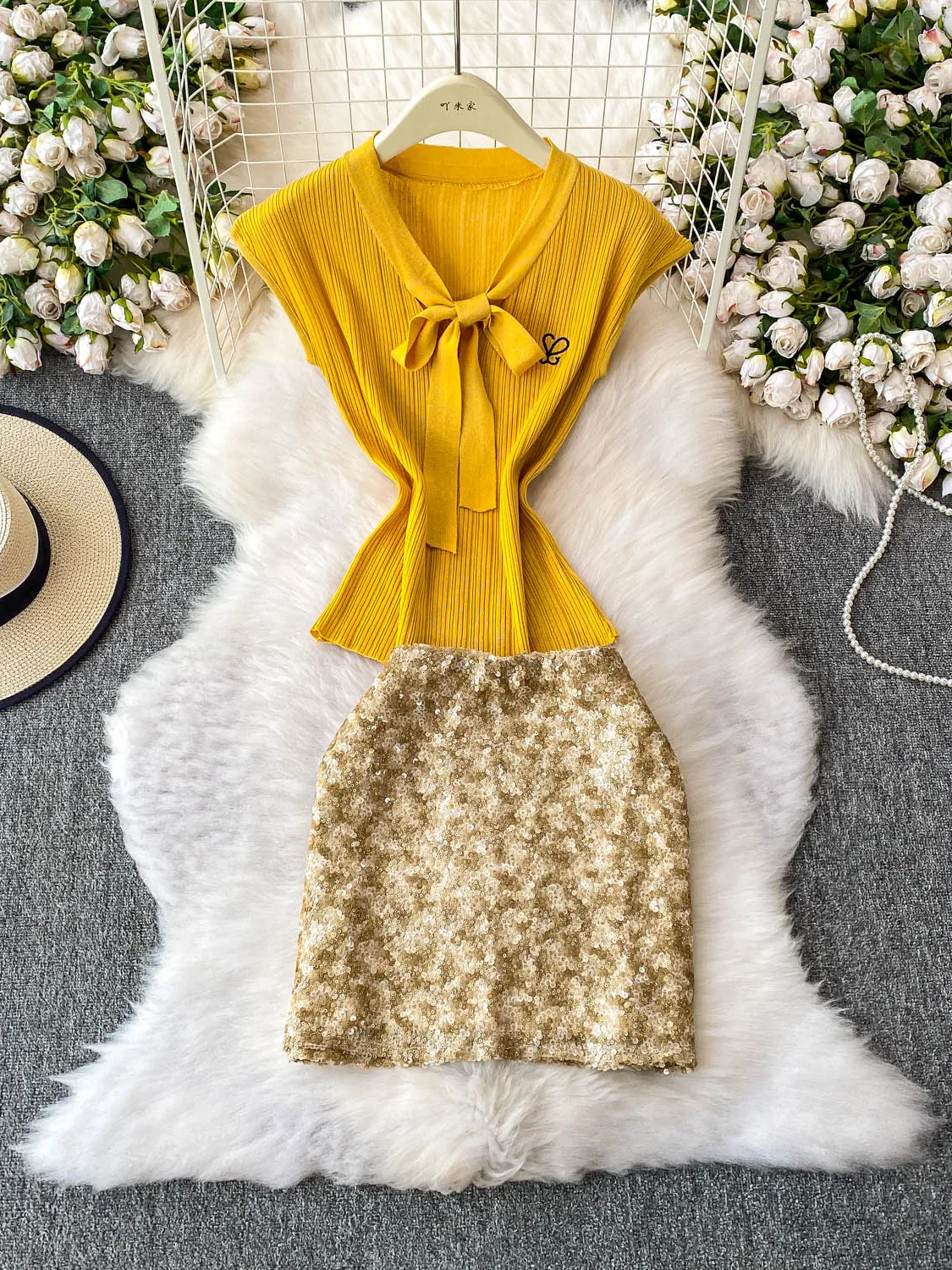 

Korean Sle Sweet Knot V-Ne Knitted Vest Heavy Embroidery Belted Top with iny Skirt Set for Women