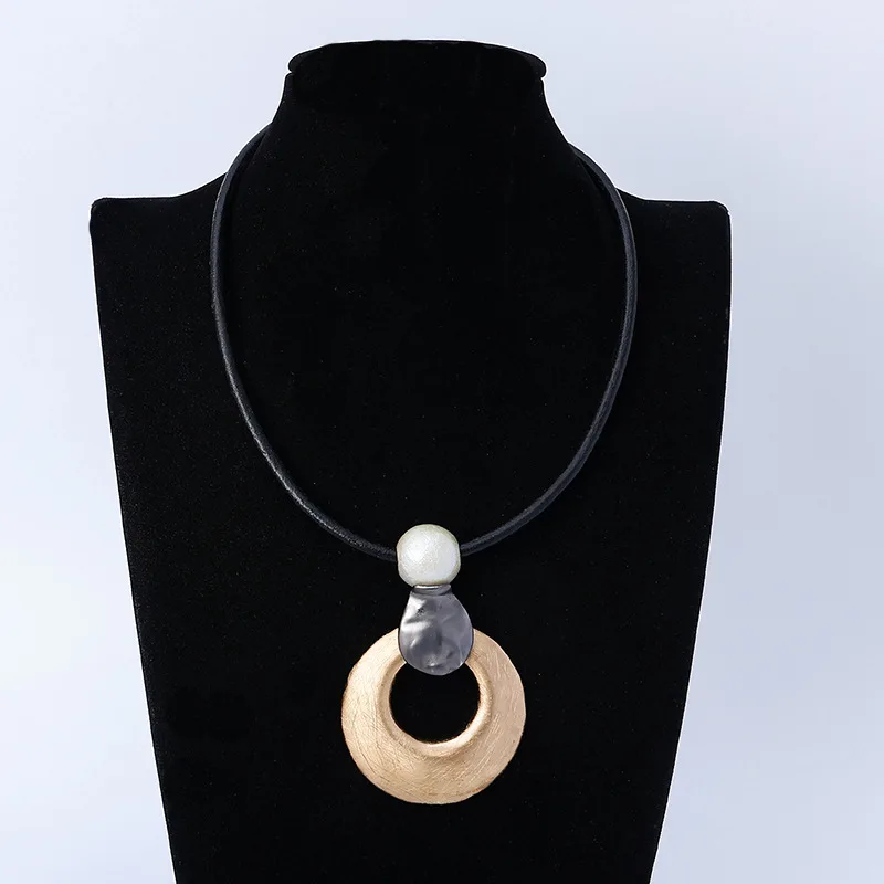 Alloy Round Pendant & Necklace For Women Chunky Circle Pendant Necklcae New Pearl Punk Jewelry