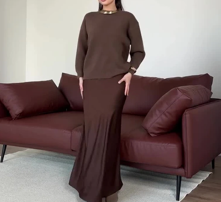 Solid color round neck versatile knitted sweater with waist cinching and long skirt set