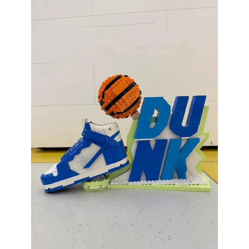 

Новая спортивная обувь 2025 года. 43008. Набор модельных строительных блоков, сборка строительных блоков, подходит в качестве рождественского подарка или домашнего декора.