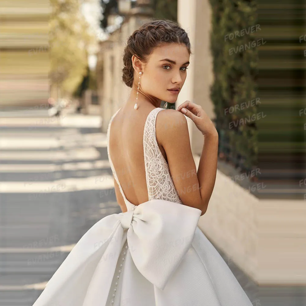 シンプルな2025年ウェディングドレス Aライン レディース セクシーVネック レースアップリケ サテン スウィープトレイン 花嫁ドレス ウェディングドレス カスタムメイド