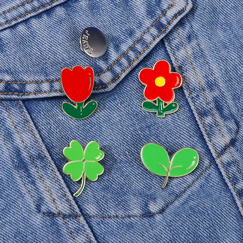 Creative Four Leaf Clover Brooch Alloy Enamel Red Flower Student Cartoon Pin Badge DIY Clothes Bags Hat Scarf T-shirt Decor
