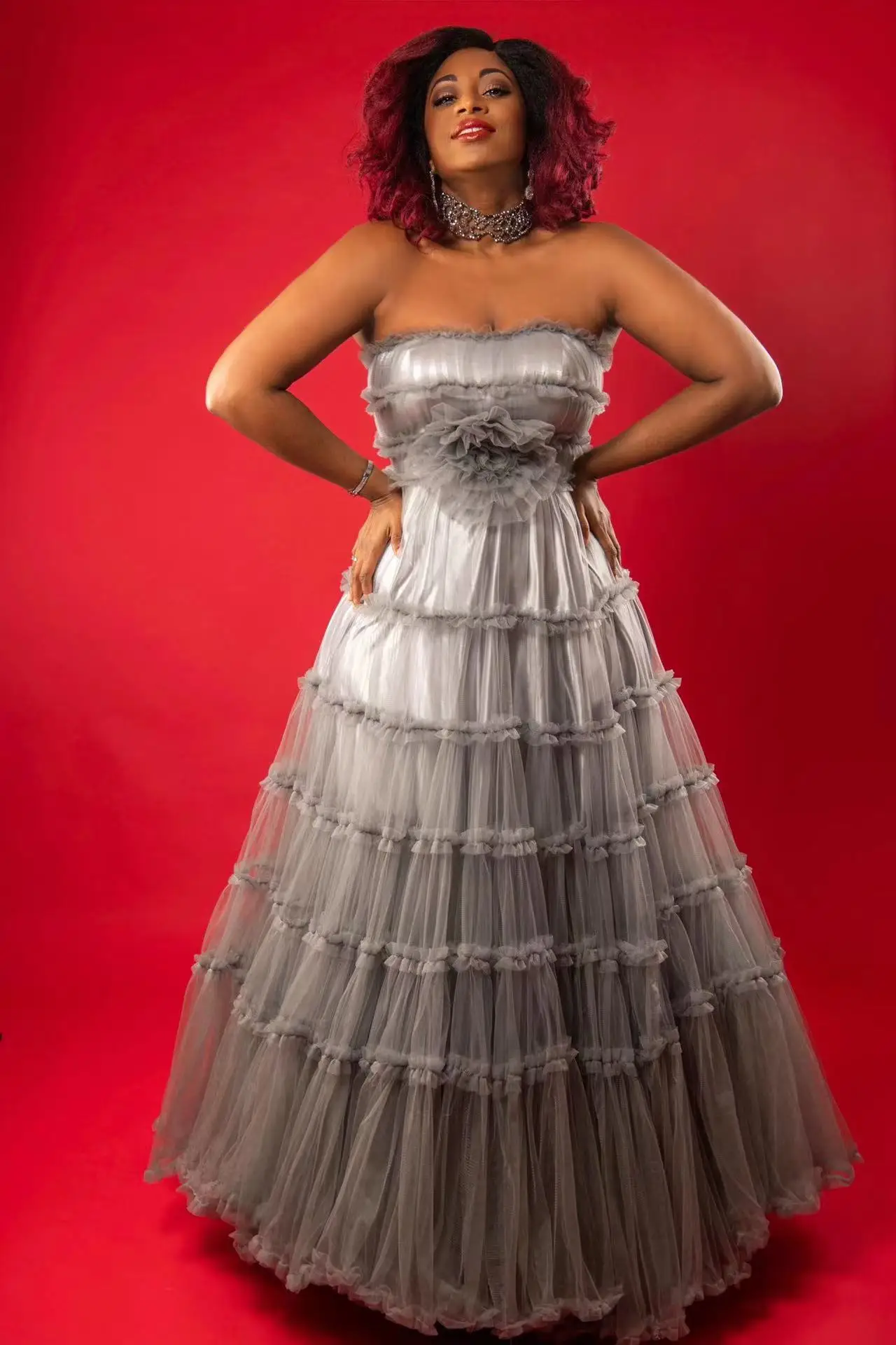 Kleermaker Strapless Gray Tulle Backless Jarretel Rok Puffy Big Swing Prinses Stijl Lange Avondjurk Bruid-Jurk