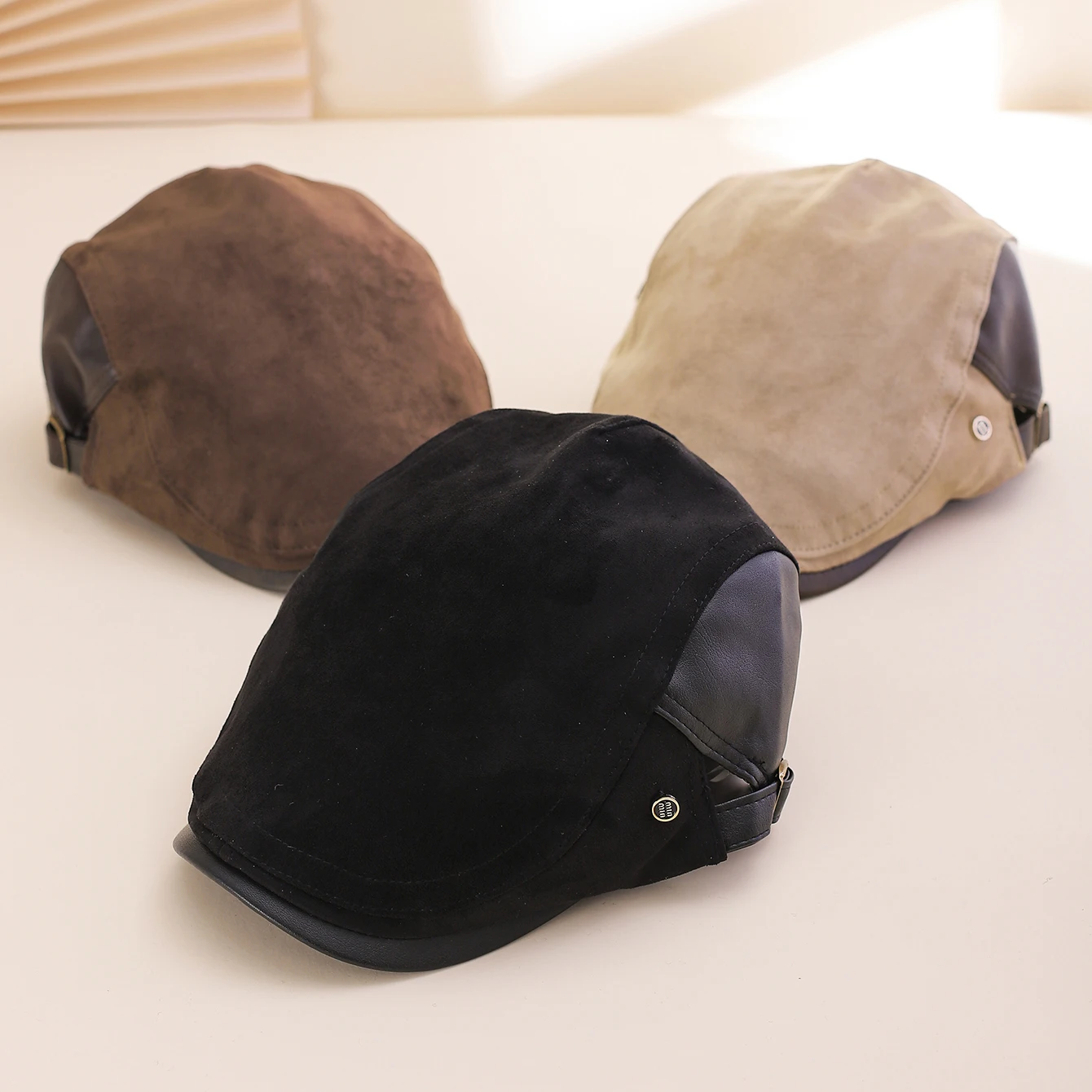 Große Größe aus Wildleder und Samt, kleines Gesicht, amerikanischer Retro-Stil, Baskenmütze mit Krempe, tägliches Freizeit-Einkauf