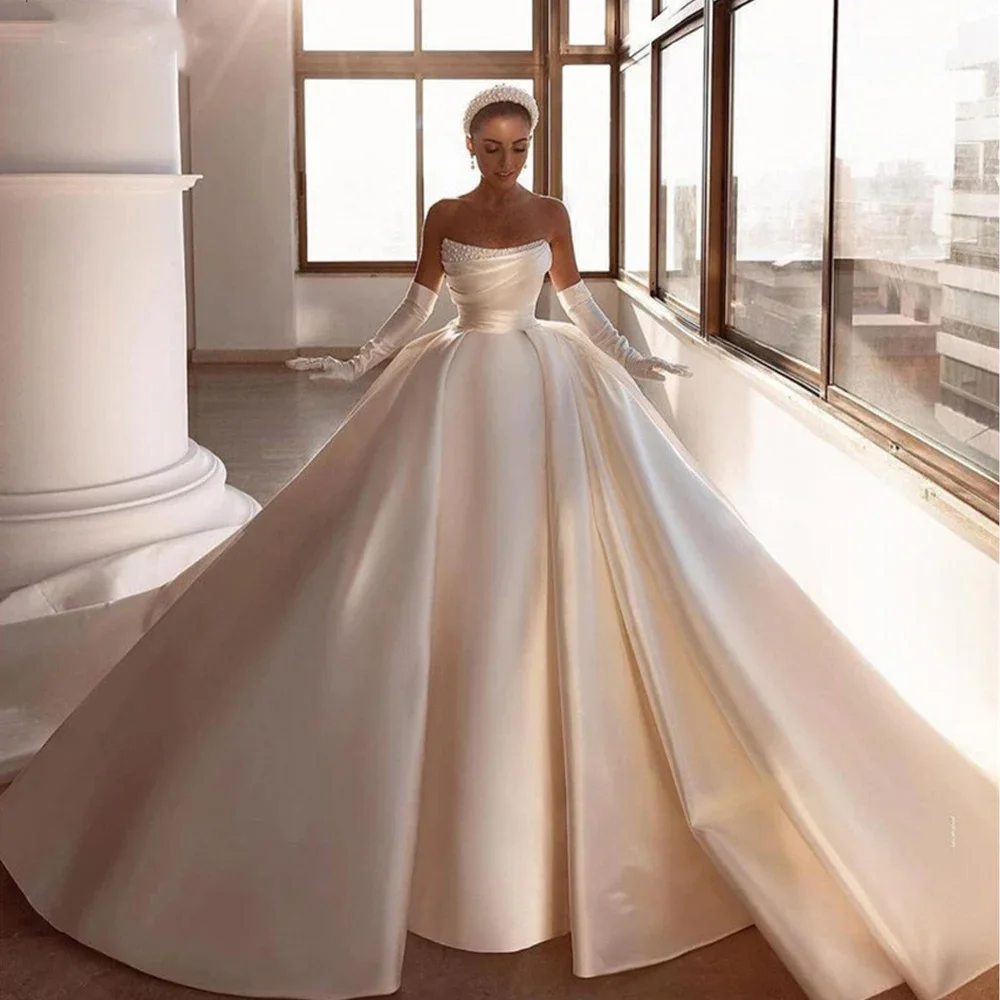 

Fashion Strapless Pearls Wedding Dresses Chic Sleeveless Bow Pleat Satin Ball Gowns Elegant Draped Chapel Train Bride Dresses