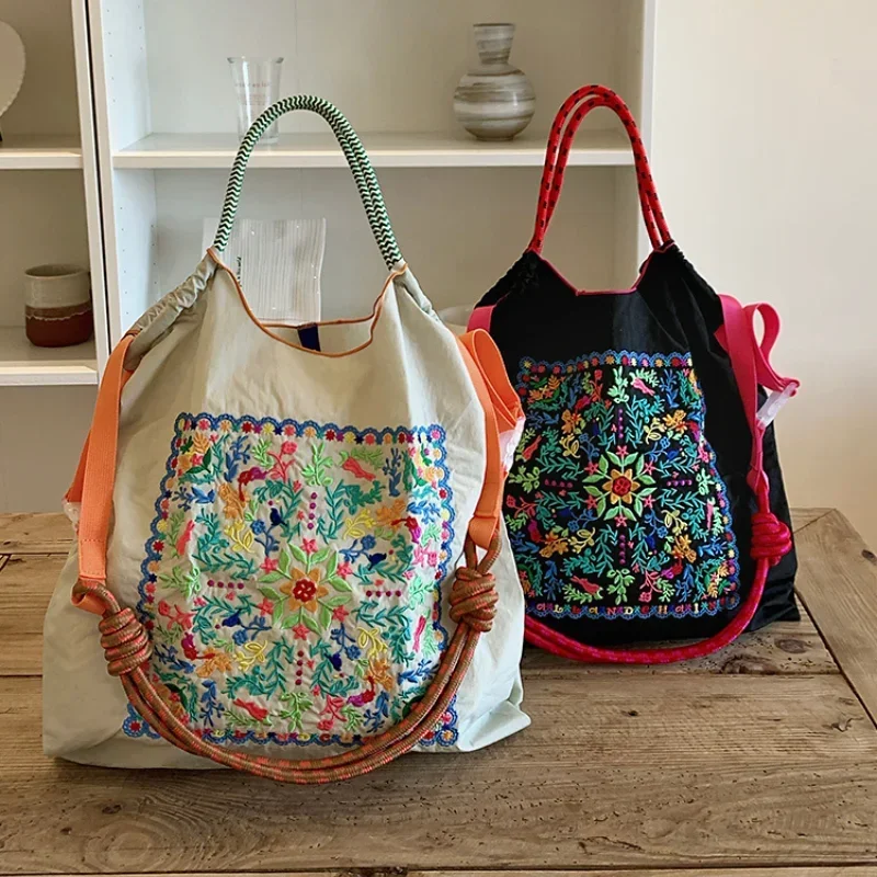 1 Stück neue böhmische, mit Blumen bestickte Umhängetasche, faltbare Tasche mit großem Fassungsvermögen, geeignet für Reisen, Einkäufe, Urlaubsgeschenke. – Detail 6