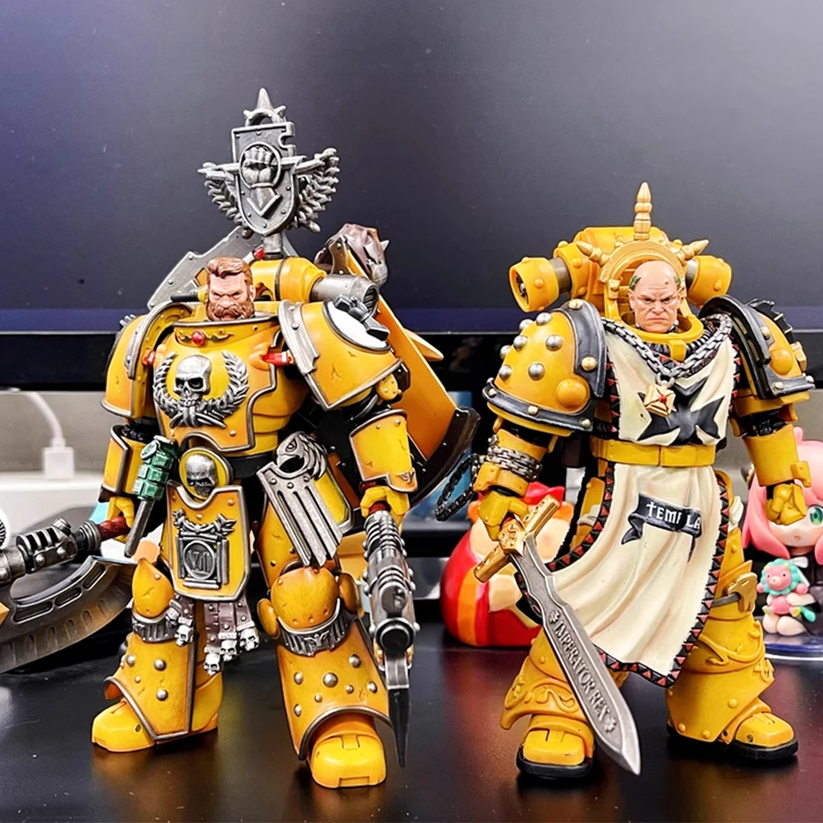 JOYTOY Warhammer 30K Imperial Fists Action Figure 1/18 Legion Praetor Fafnir Rann Sigismund Anime Model Joint Movable Figure Toy