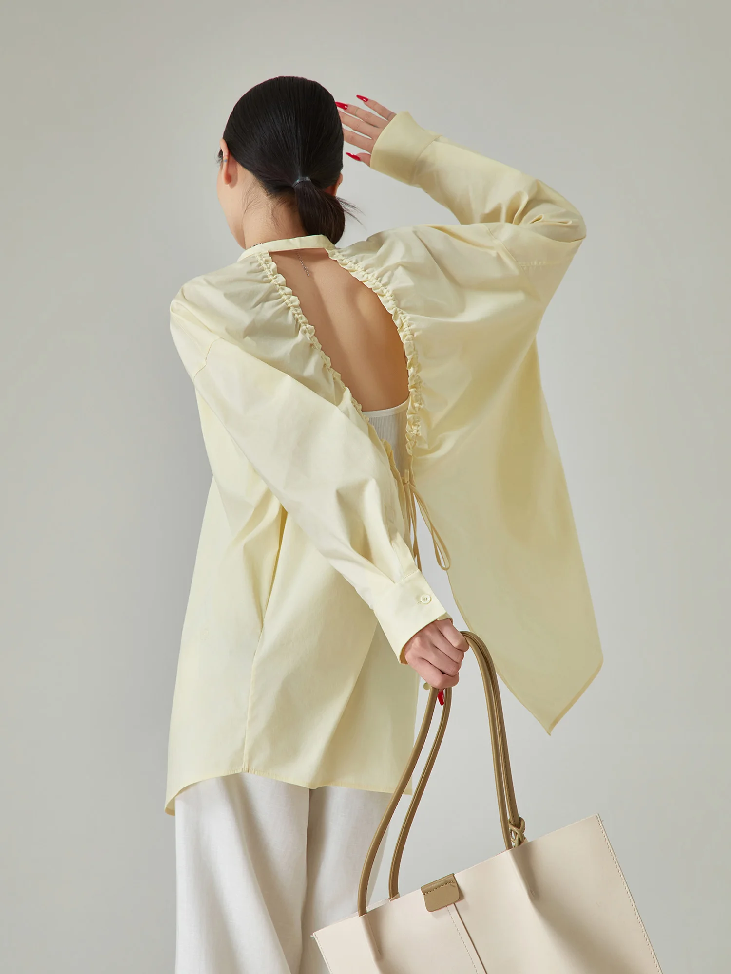 

Повседневная светло-желтая рубашка с длинными рукавами и открытой спиной, весна-лето, новая женская одежда, отбеливающий топ для похудения, полиэстер