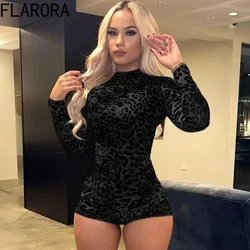 FLARORA Moda Leopar Baskı Tulum Seksi Kadın Yuvarlak Boyun Uzun Kollu Bodycon Streç Tek Parça Playsuits Y2k streetwear