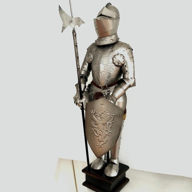 Retro Armor Figurines Art Miniature Creative Character Figurines Desktop Funny Ornaments Home Table Decoration Crafts Gift