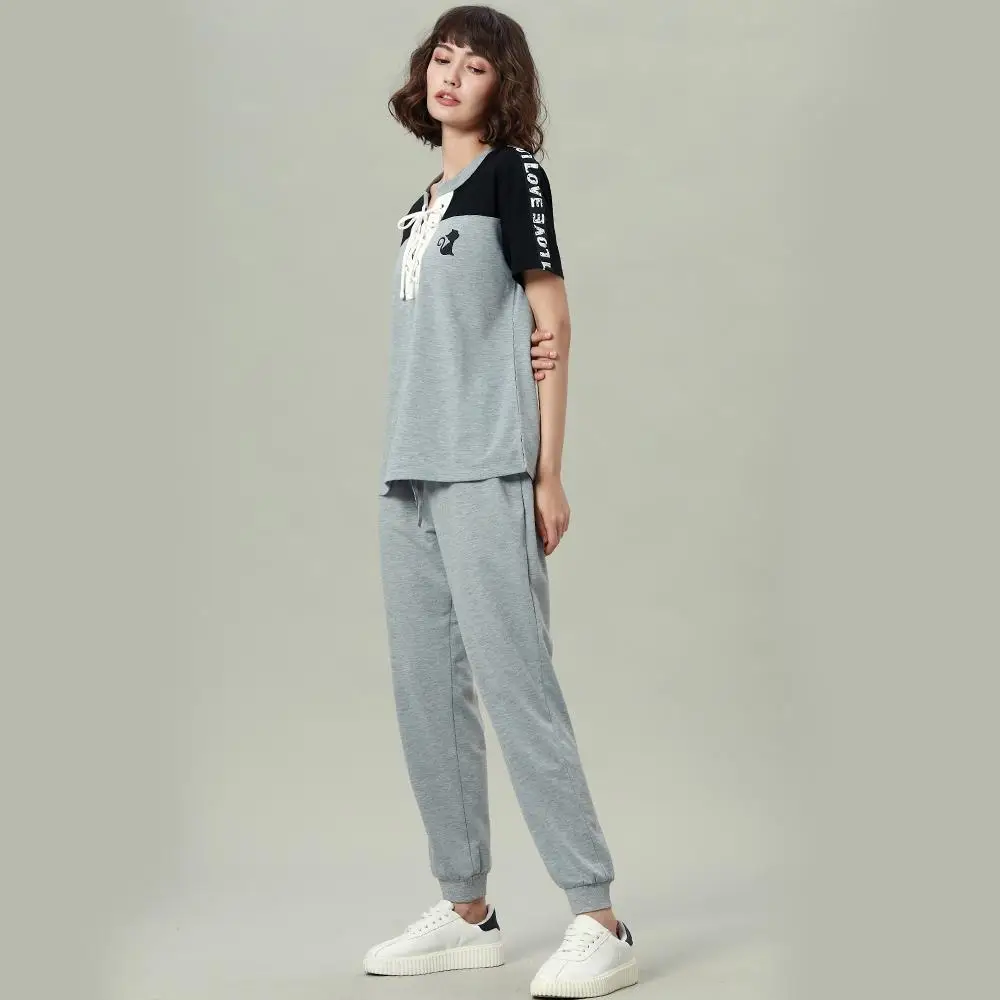 เสื้อยืดพิมพ์ลาย กางเกง ชุดลําลองแฟชั่นสําหรับผู้หญิง