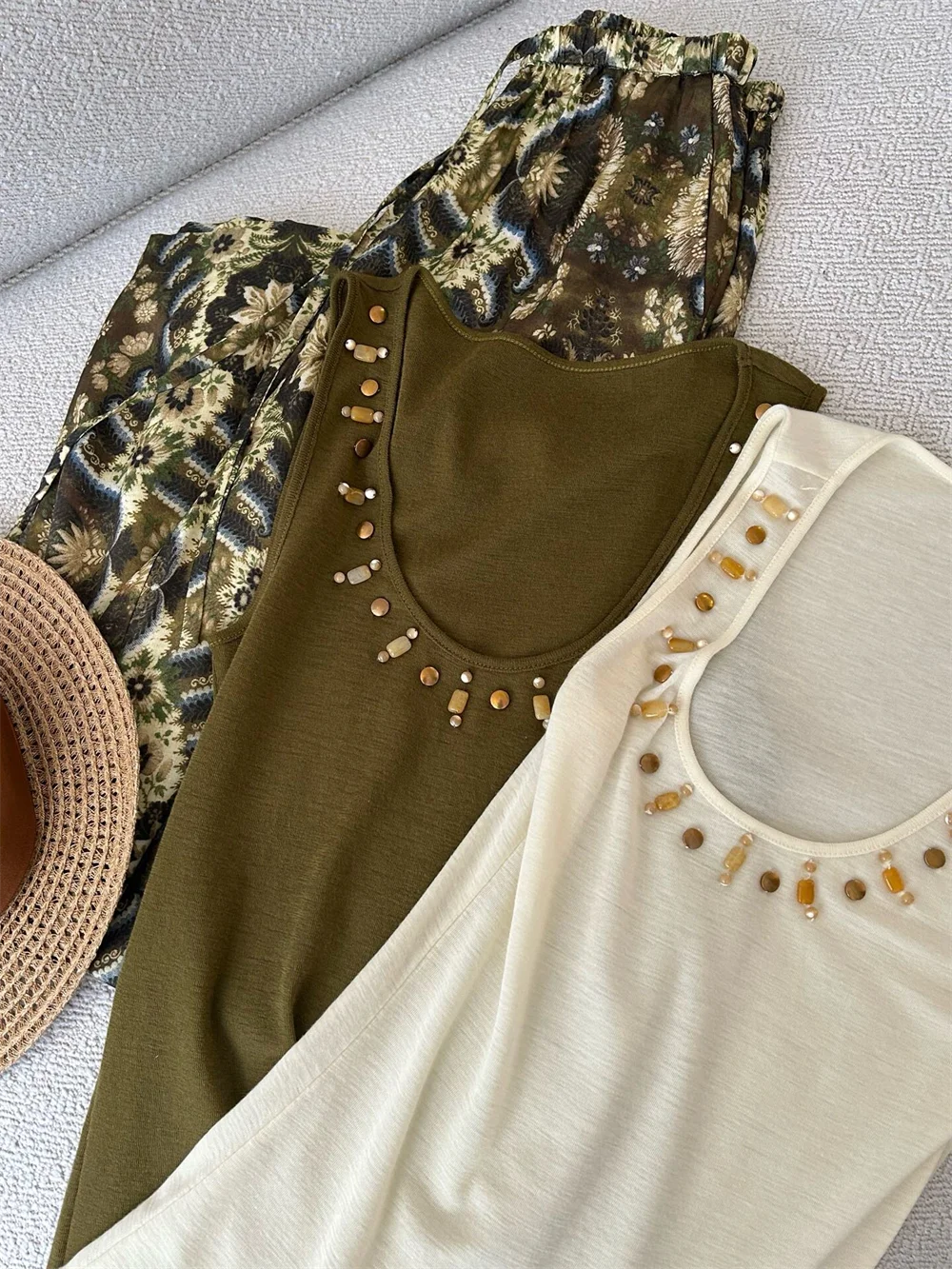 Spring/Summer Clothes Fashionable Hand-Beaded Soft Women's Tanks Top Wool Knitted Vest Bottoming