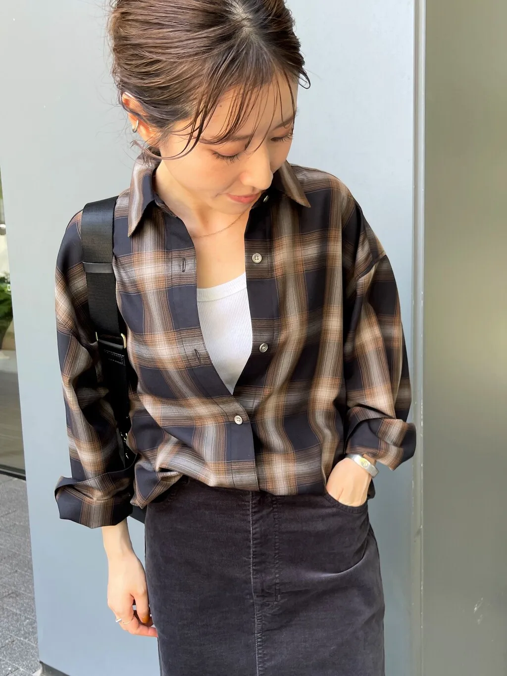 

Новая женская хлопковая рубашка в клетку на осень 2025 года: свободный крой, повседневный стиль, комфортная, дышащая, немнущаяся, многоразовая, с длинным рукавом