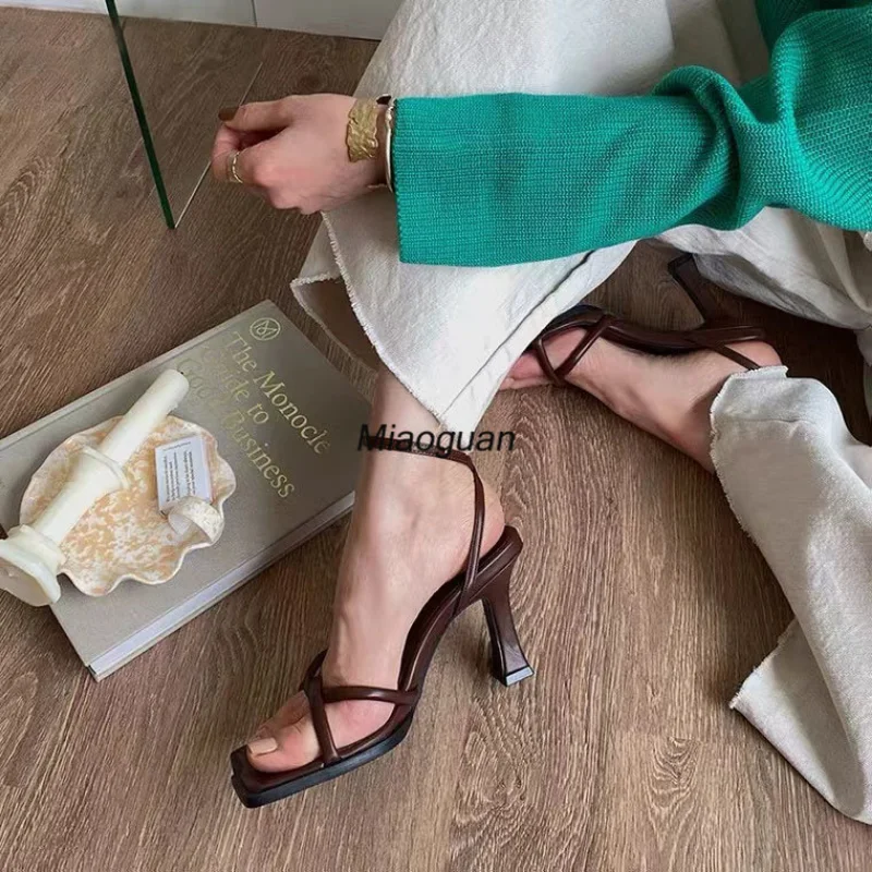 2023 Summer Narrow Band Heel Sandals Women Thick Heel 7 CM Ankle Strap Designer Fashion Square Toe Ladies Dress Sandalias Shoes