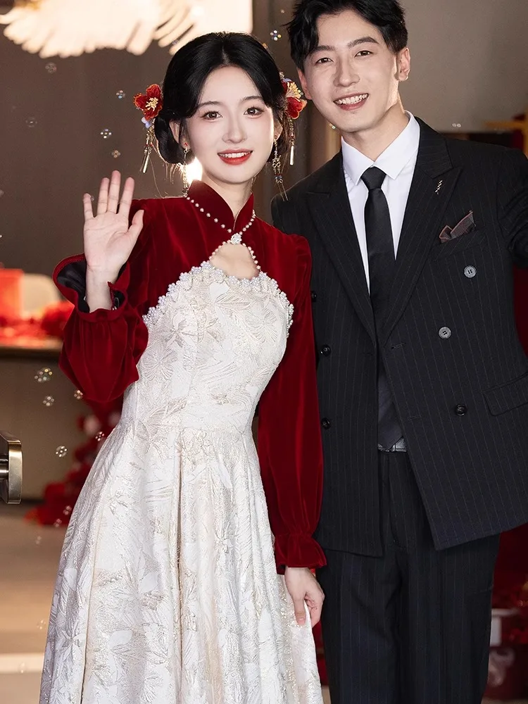 

Новая версия китайского свадебного платья с длинными рукавами для помолвки и торжественных мероприятий