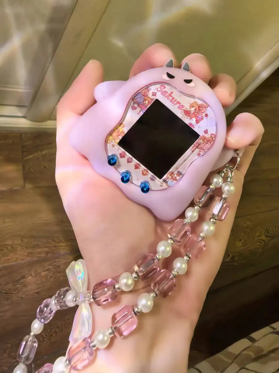 غطاء حماية من السيليكون من Tamagotchi Uni، جراب سيليكون الشيطان الصغير مع ملصق وحزام معصم هدية