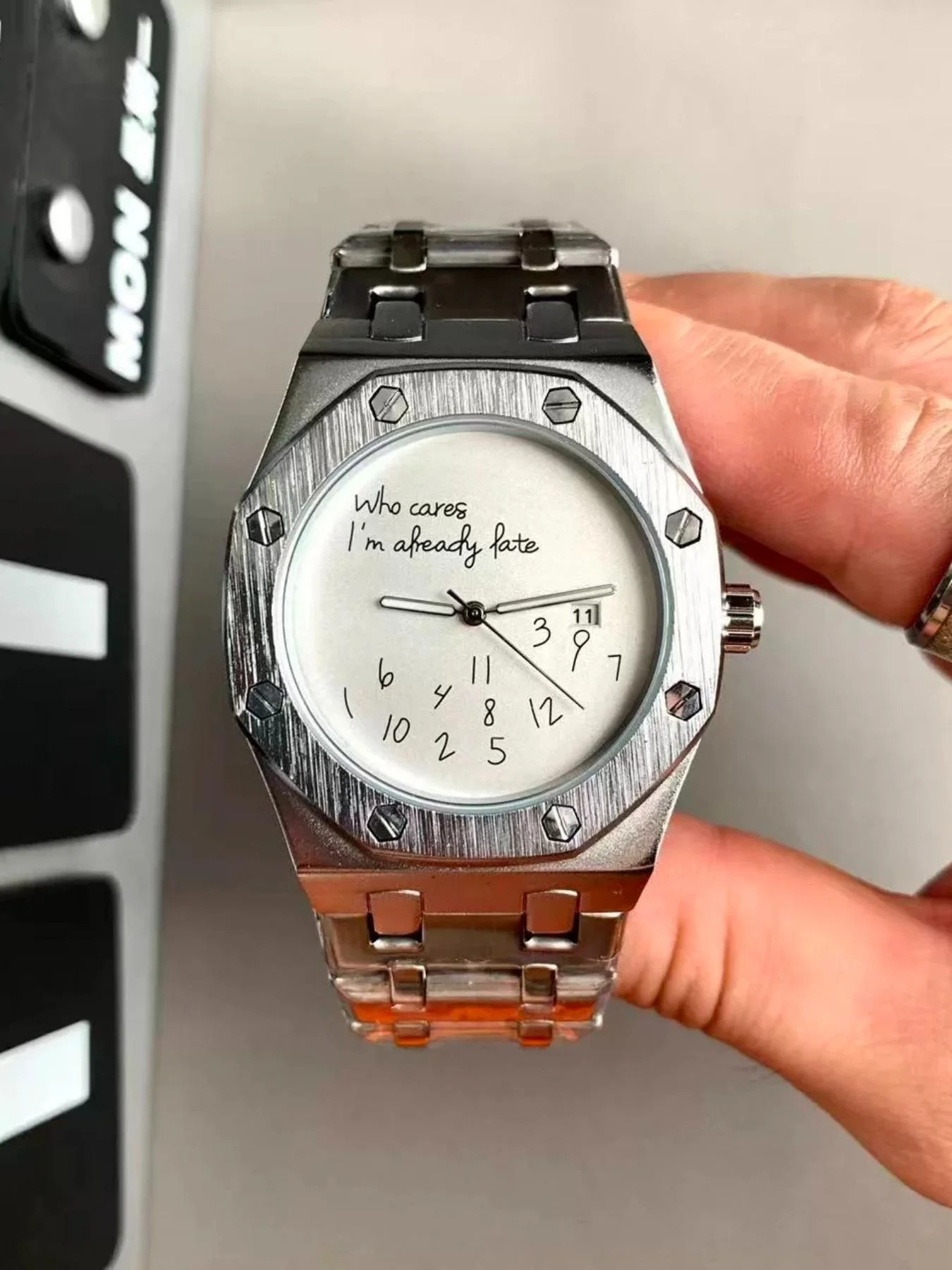 

Men's Steel Band Watch, Round Dial Design, Personalized Graffiti Number Pattern, Simple Retro Fashion High-End Men's Watch, Fashionable and Trendy Men's Gift Recommendation.