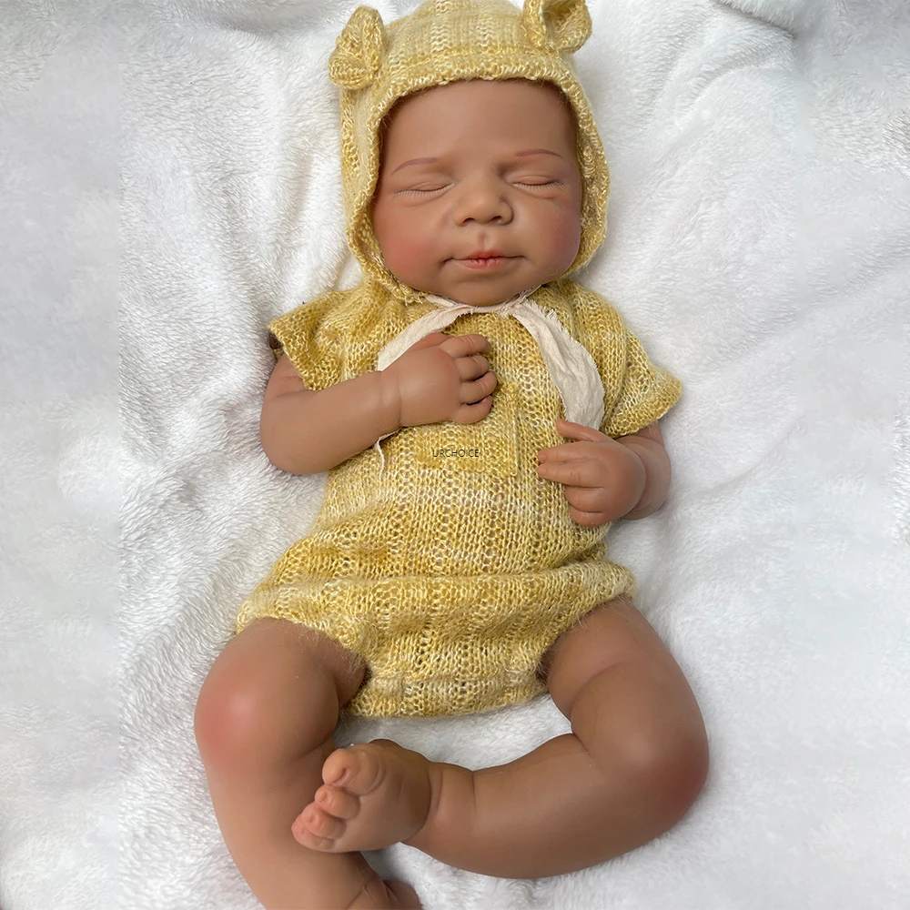 سريالية سيليكون ولادة جديدة دمية الأفريقية ذكر / أنثى 47 سم مرونة الجسم واقعية التعبير ، ومناسبة للأطفال لعبة هدايا عيد الميلاد