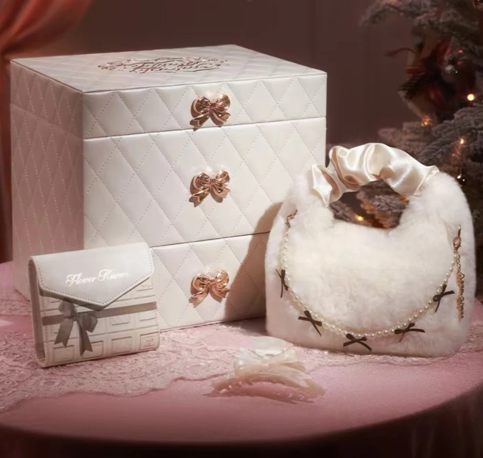 

Flower Knows 2024 Limited Edition Christmas Gift Set Plush Bag Butterfly Hair Claw Pure White Storage Box Loose Leaf Notebook