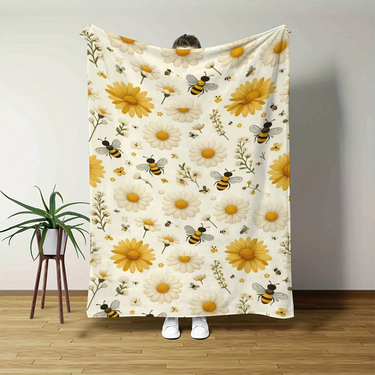 Bees & Daisies Printed Blanket - Soft And Lightweight All-Season Throw for, Sofa, Or Picnic - Comfortable Floral Bee Pattern wit