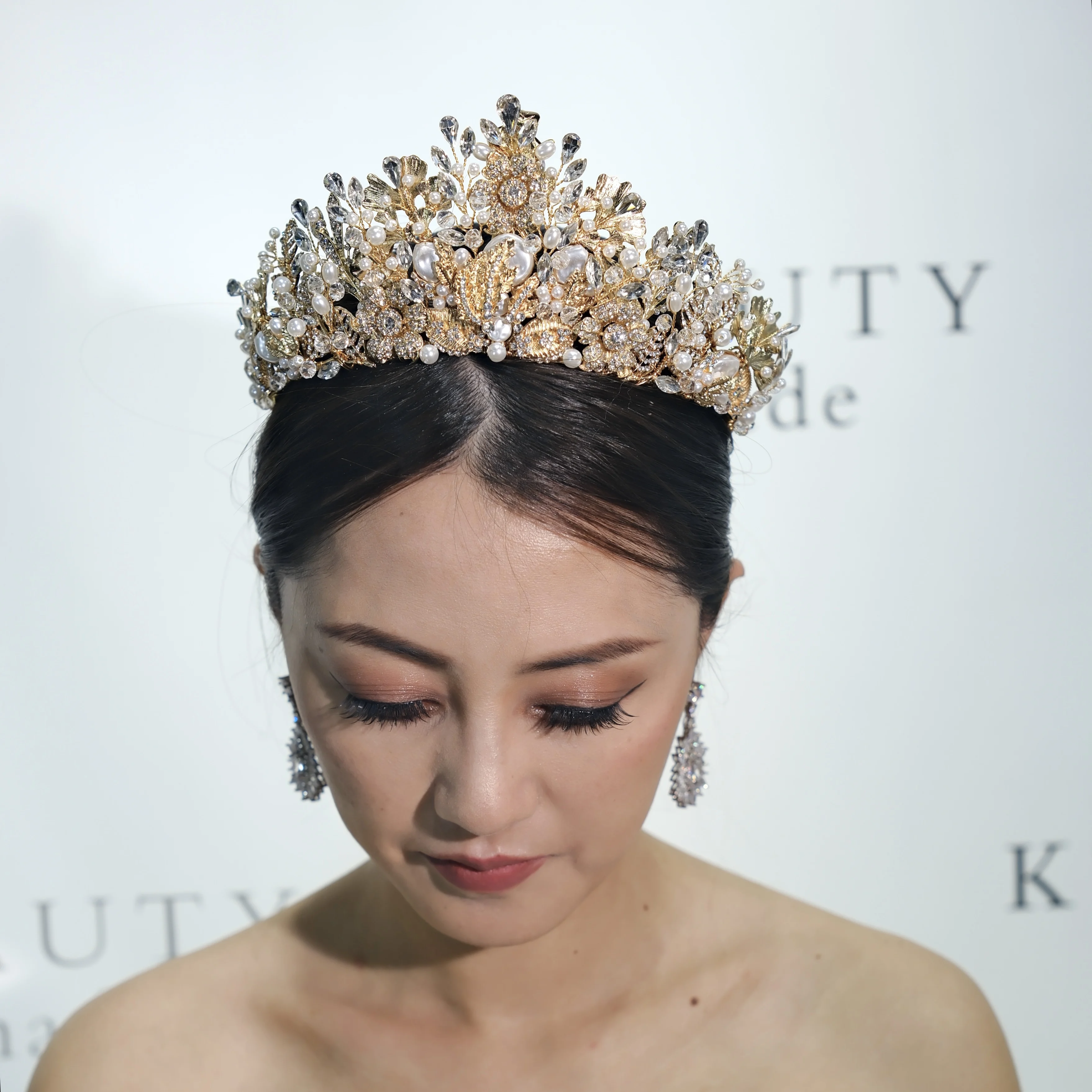 

2024 New Styles Lucury Vintage golden Colors Headpieces Crystals Flowers And Leaves With Pearls Handmade Bridal Crowns And Tiara