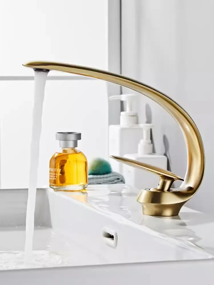 

Brushed Gold Basin Faucet Rose Gold Bathroom Brass Wash basin Single Handle Sink Crane For Bathroom