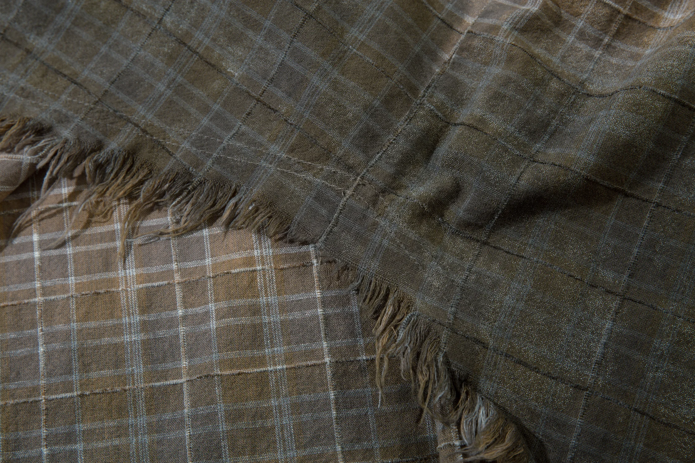 Kemeja Kotak-kotak Musim Gugur H03 Terbaru Untuk Pria dan Wanita, Atasan Trendy Bermerek dengan Efek Rusak dan Sobek