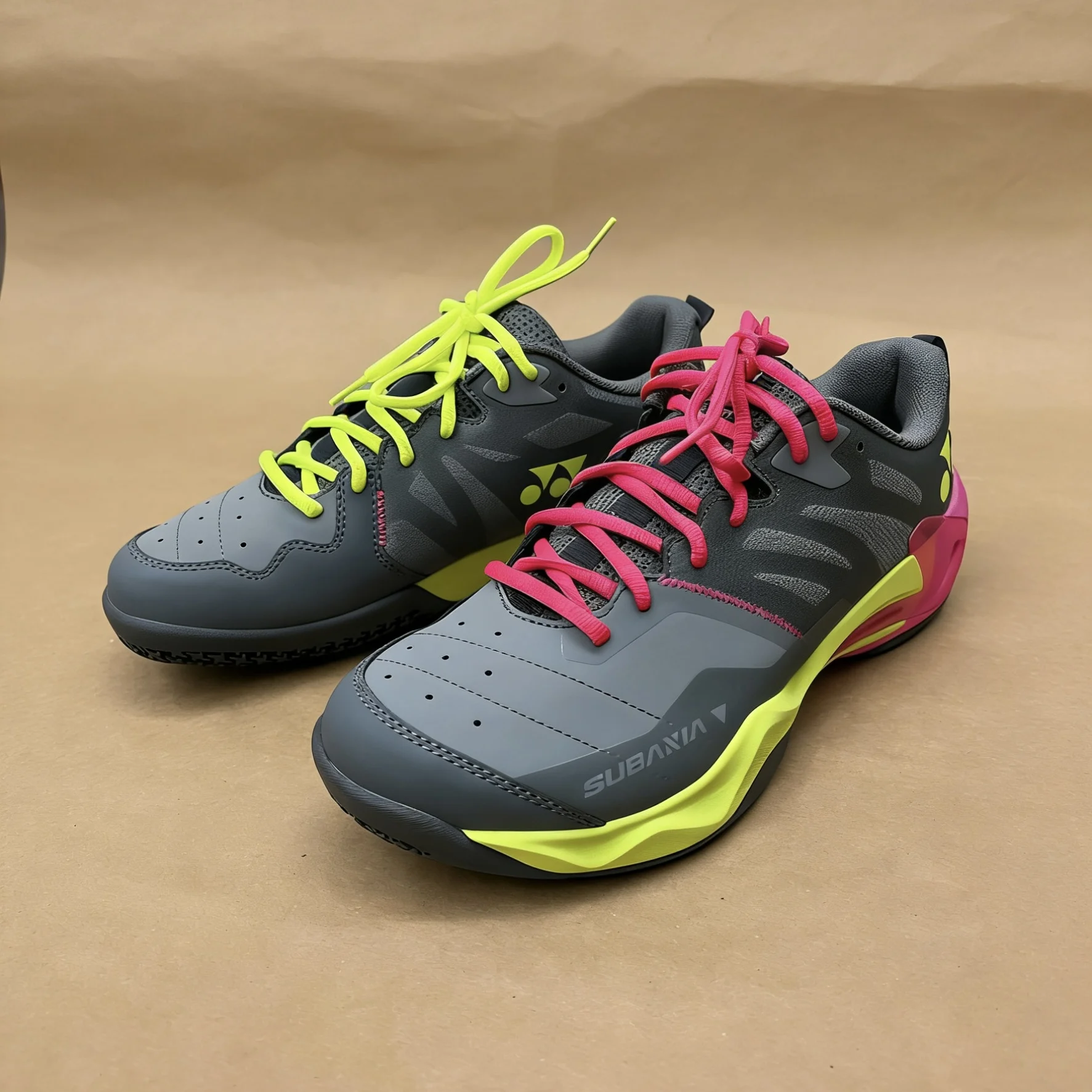 tenis-de-badminton-subaxia-gt-verde-fluorescente-com-cadarcos-em-meio-circulo-e-tiras-duplas-coloridas-acessorios-de-ca
