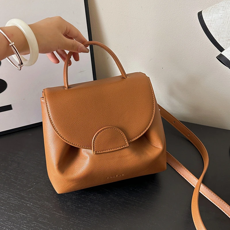 

Classic Elegant Leather Shoulder Bag For Women - With Multiple Pockets Popular Messenger Feature By Designer