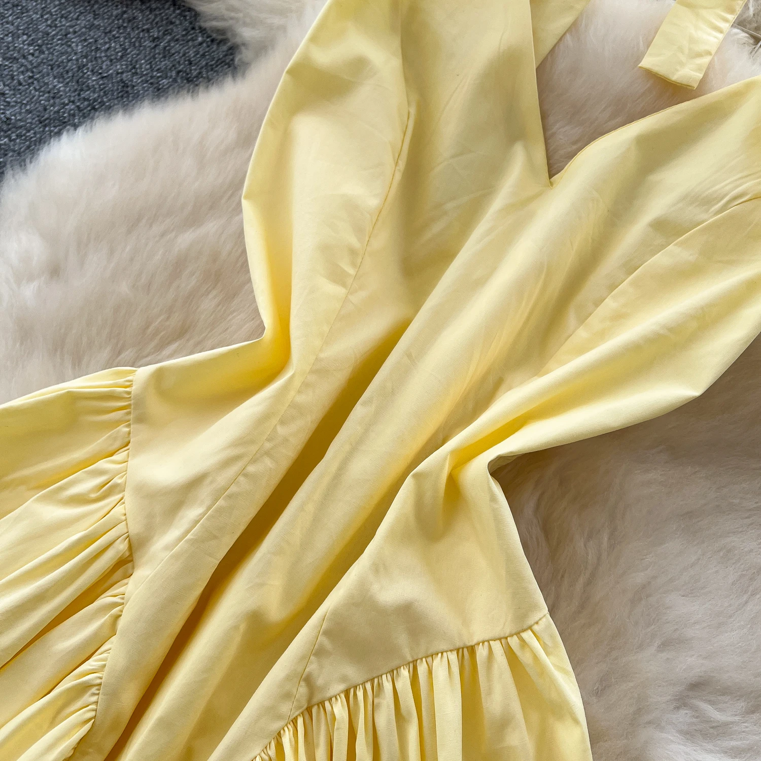 Elegancka, seksowna sukienka mini w stylu boho z dekoltem w serek, słodkim wiązaniem na szyi, w kształcie litery A, idealna na lato.