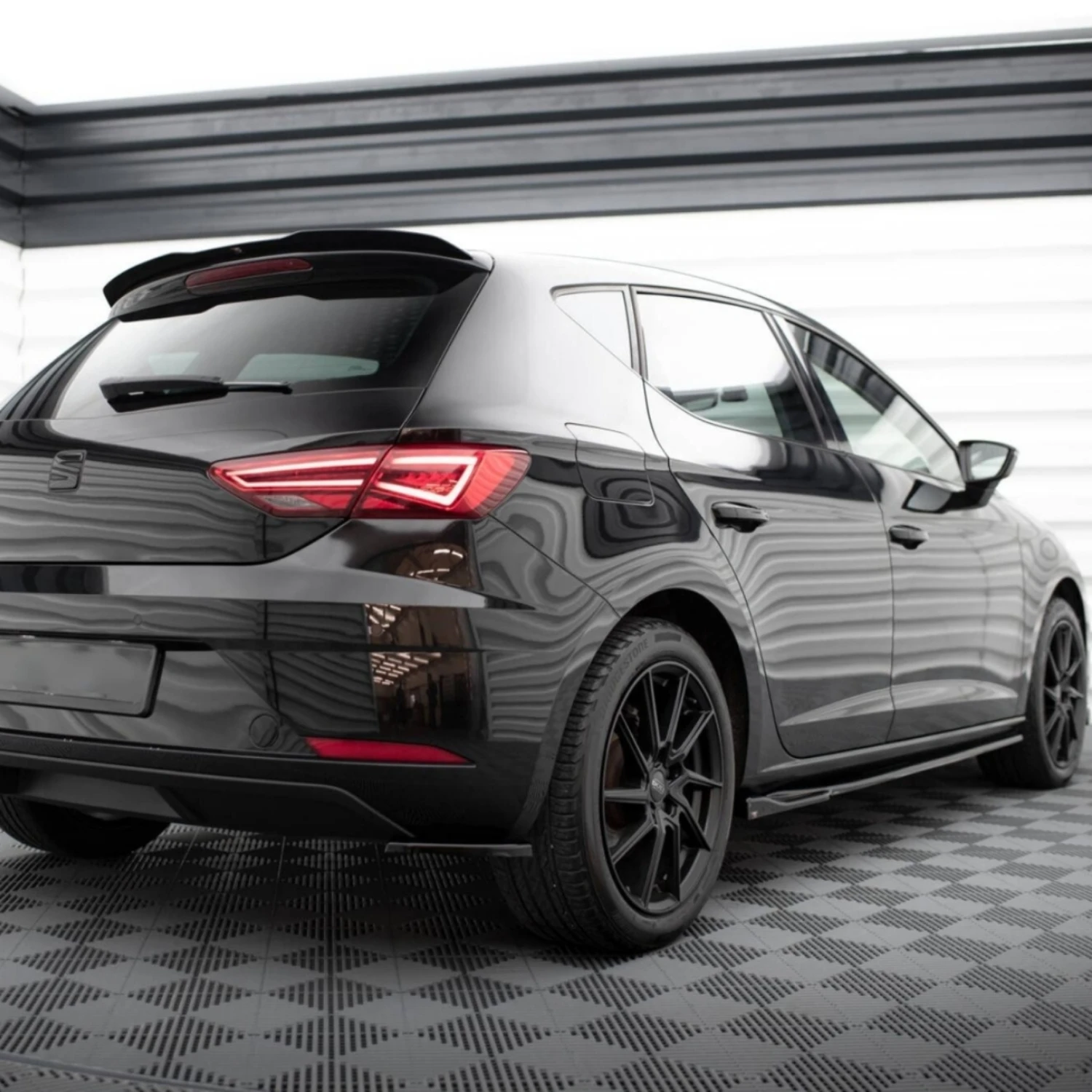 Maxton Style Gloss Black Car Rear Bumper Side Splitters For Seat Leon MK3.5 Facelift 4-Door Hatchback 2016-2020 Tuning Bodykits