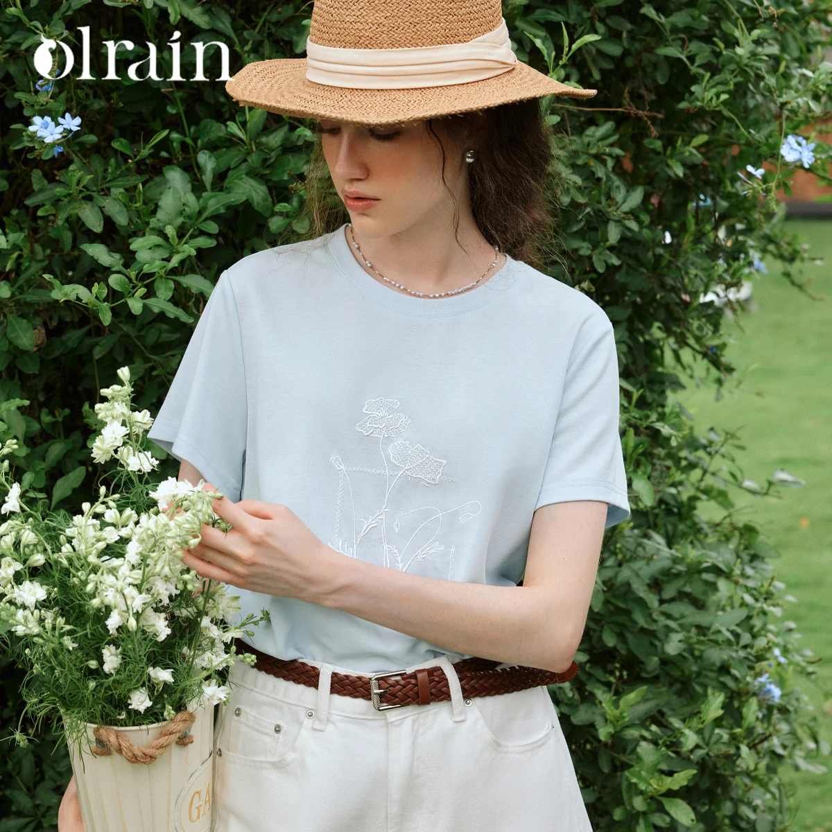 OLrain Blue Color Contrast Embroidery Short Sleeve Tee 2026 Summer Versatile Round Neck Casual Loose Top Women O58XT006501