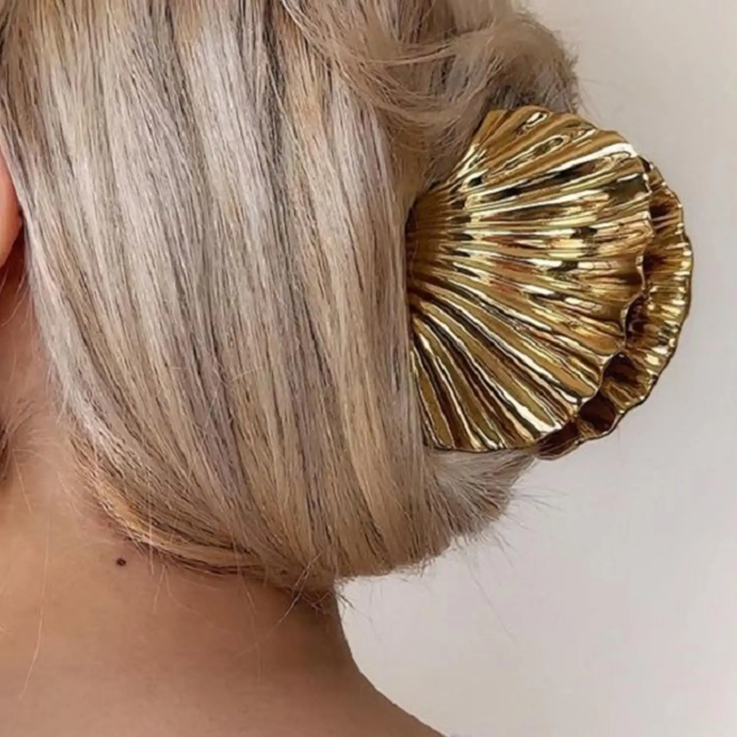 

Fashion Gold Color Metal Shell Hair Claws Hairwear For Women Sweet Clip Crab Clamps Hair Clips Claw Clip Trendy Hair Accessories