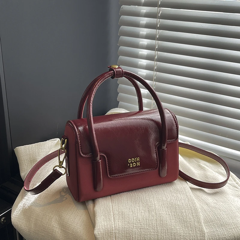 

Unique Letter Logo Crossbody Bag For Women With Fashionable Design High-End Quality And Vintage