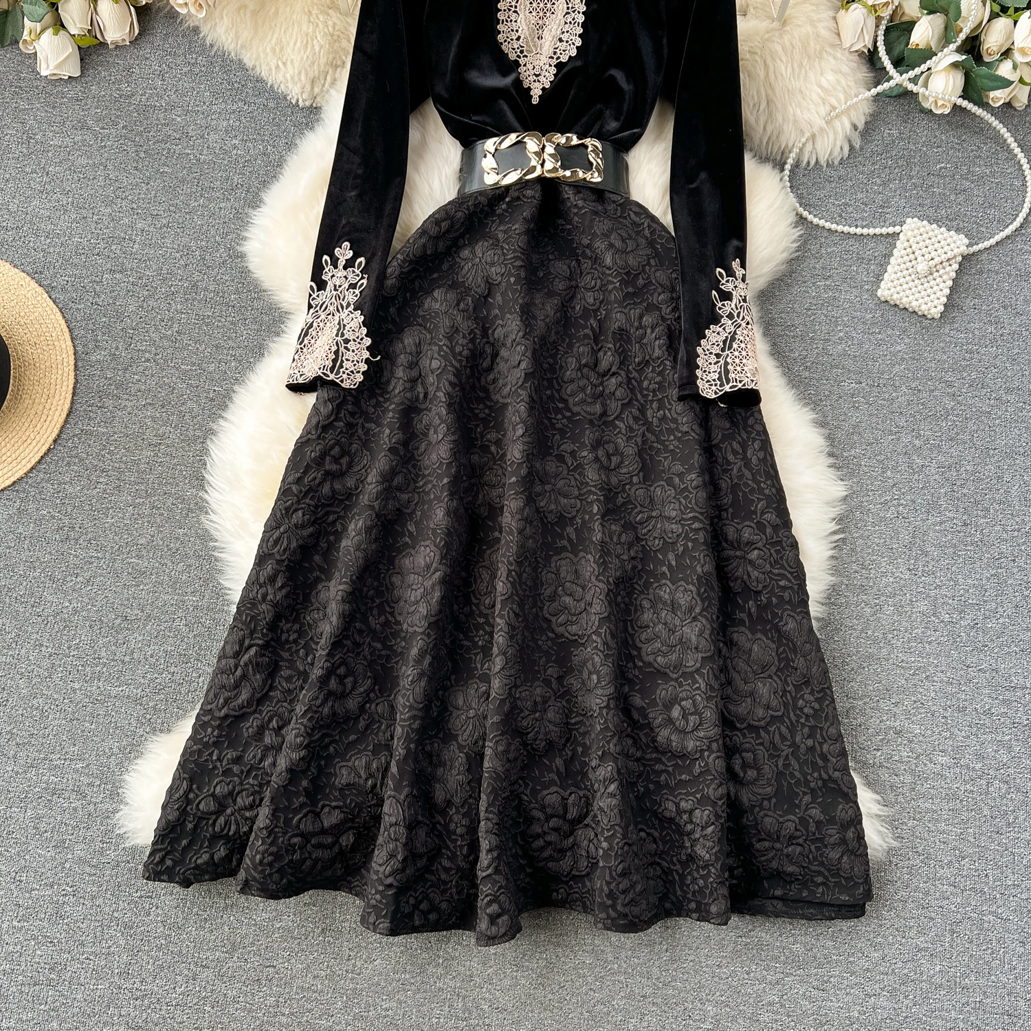 Retro Elegant Lace Patchwork Jacquard Velvet Dress A-line Long Sleeve Casual High Waist Dress Women Ceremonial Dress