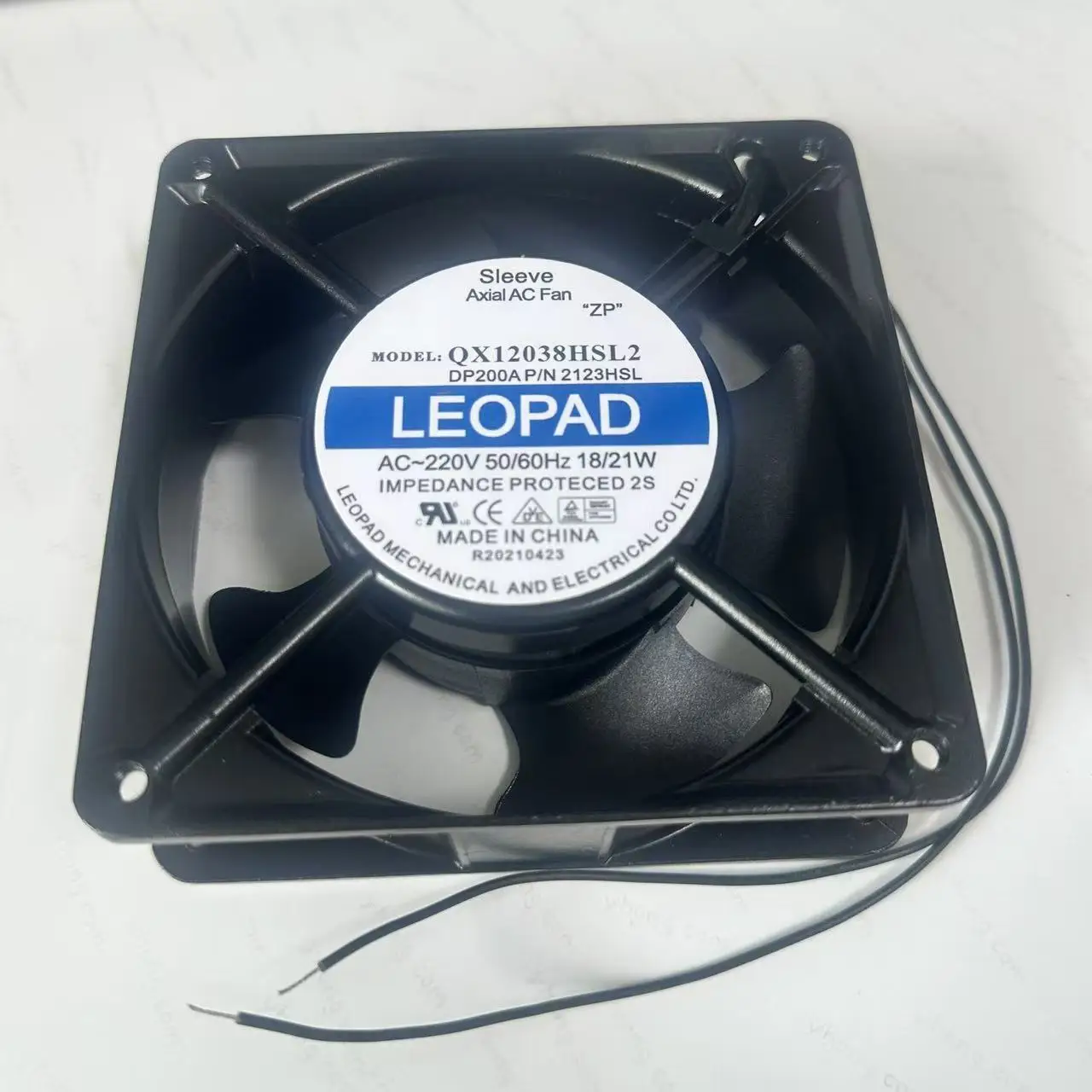 

QX12038HSL2 AC 220 В 18/21 Вт 120x120x38 мм 2-проводной охлаждающий вентилятор для сервера