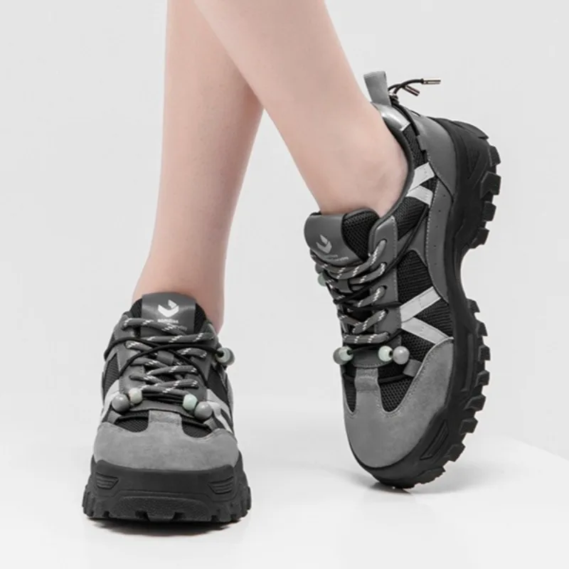 2026 منصة جديدة أحذية رياضية امرأة موضة سلسلة حبة الدانتيل يصل أحذية رياضية سميكة سوليد مريحة احذية الجري تنفس
