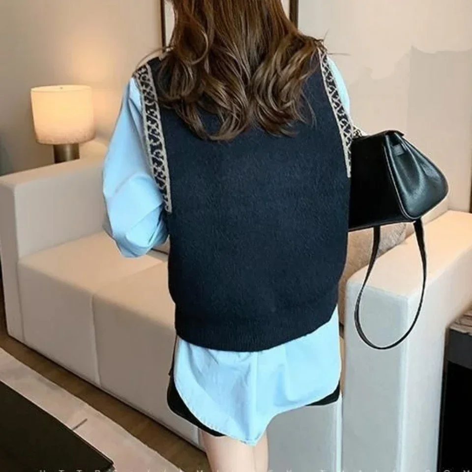 Retro Embroidered Women\'s Knitted Vest Sleeveless Tops Sweater Waistcoat Korean Fashion Keep Warm Autumn Winter Coat Grace