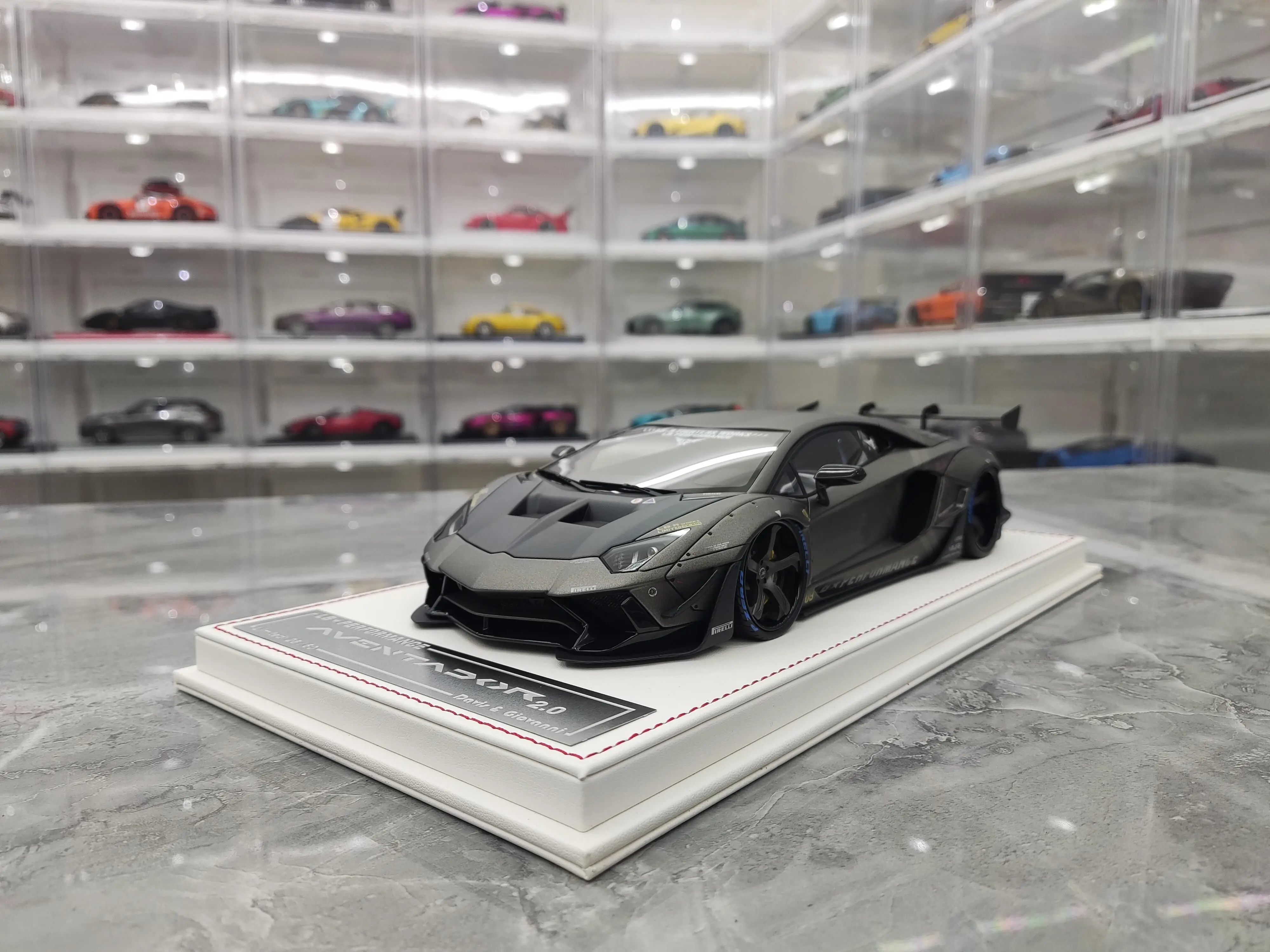 DG 1:18 Aventador 2.0 LBWK Simulation Limited Edition Resin Metal Static Car Model Toy Gift