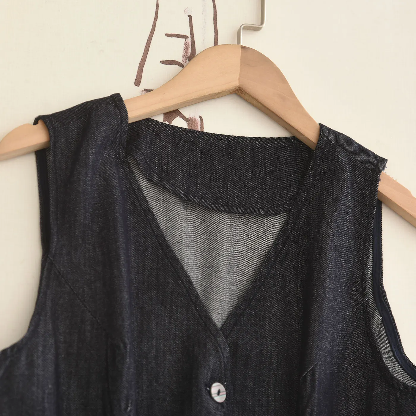 Slim Fit Vintage Commuter V-Neck Single Button Waist-Cinching Denim Vest Sleeveless Short Outerwear Casual Style Women's Fashion