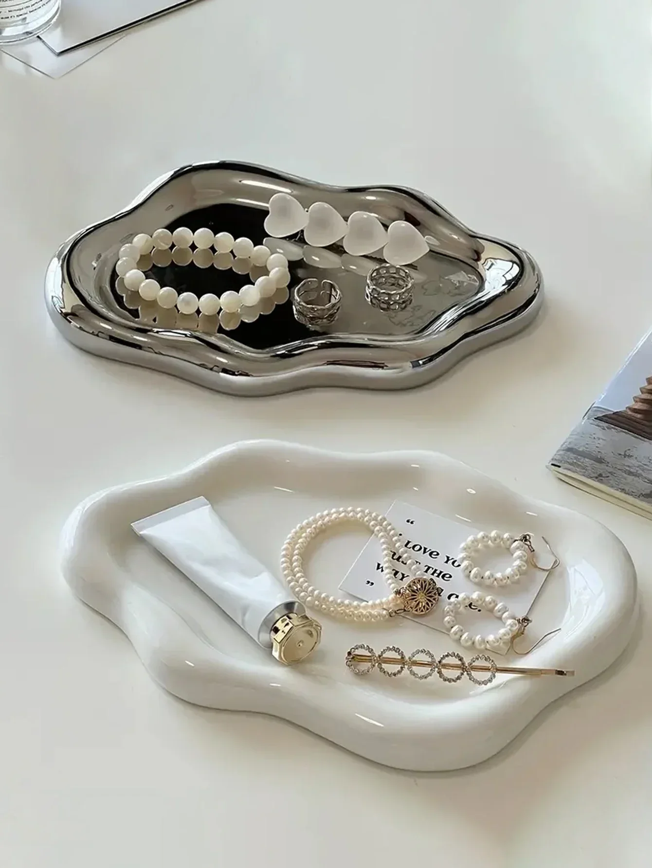 

Simple Stylish Cloud Ceramic Jewelry Storage Tray Jewelry Earrings Display Desktop Ornaments Gifts for Friends