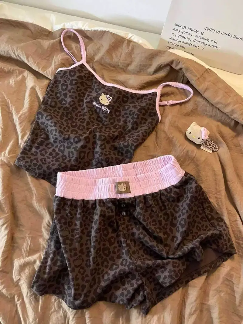 

Женский пижамный комплект Hello Kitty с леопардовым принтом: майка и шорты, летний, милый, мягкий, удобный, дышащий, для дома и отдыха